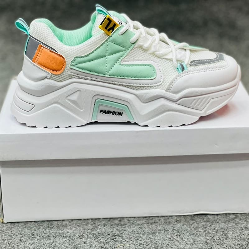 GIRLS SNEAKERS