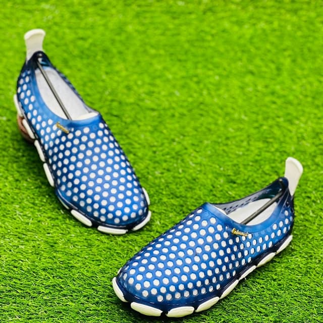 Waterproof shoes