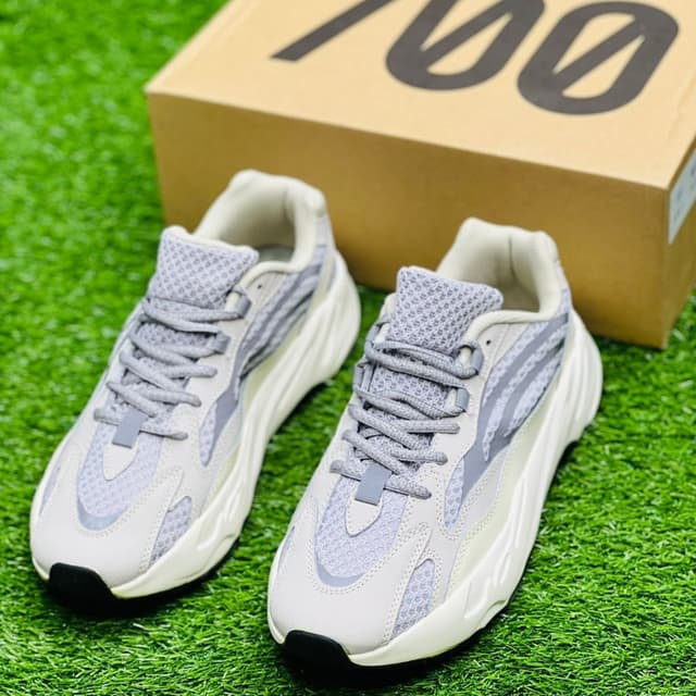 Yeezy Static Fish Skin  700 Wave Runner